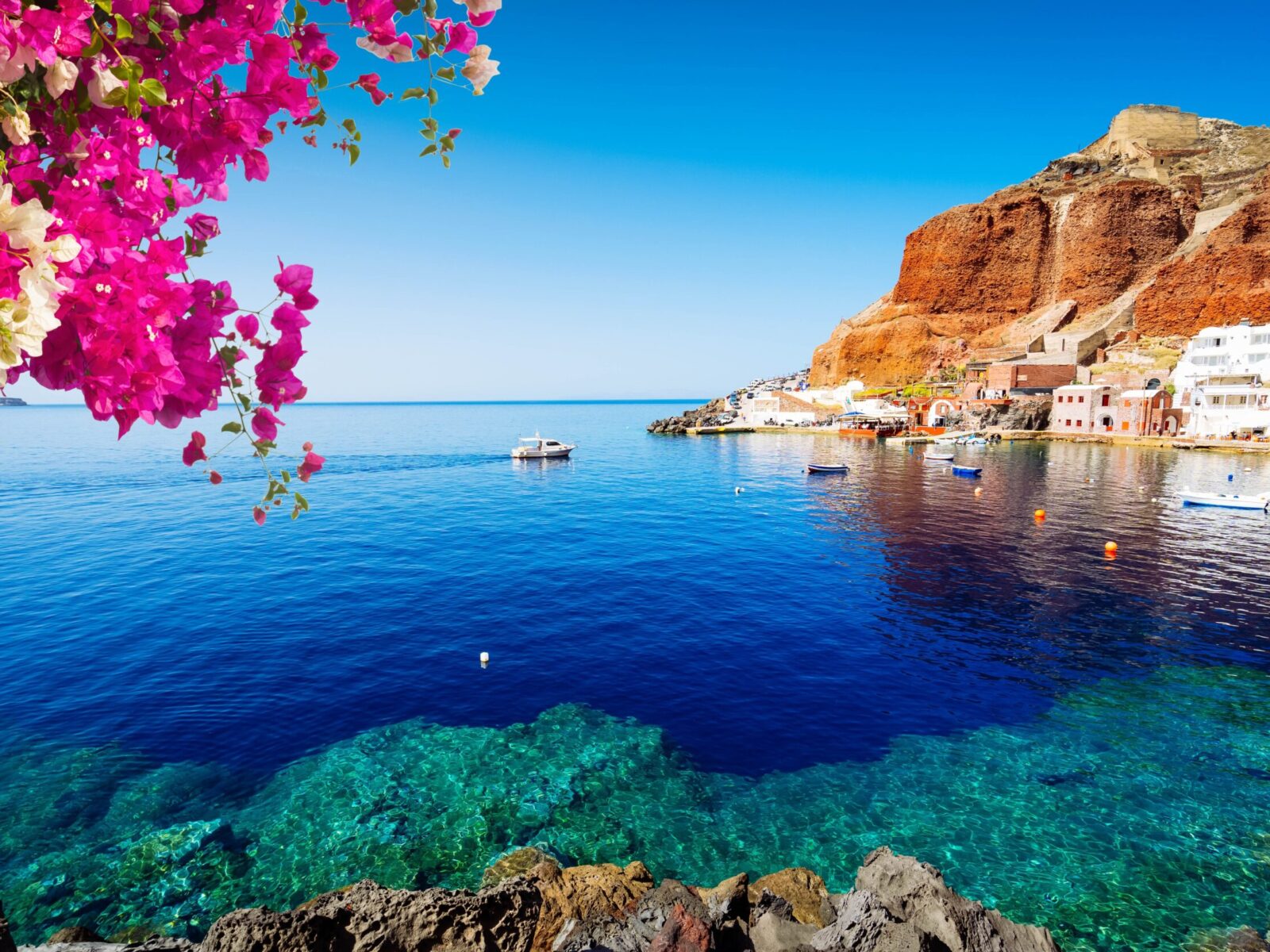 Amoudi,Bay,With,Refreshing,Water,,Port,Of,Oia,,Santorini,Greece