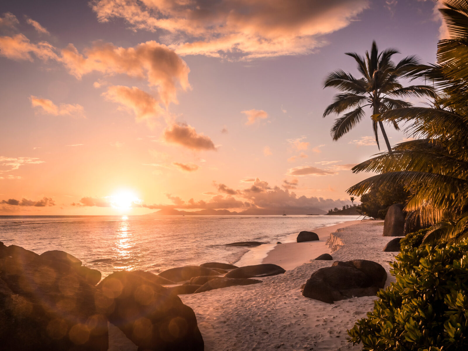 Amazing,Sunrise,On,Silhouette,Island,,Seychelles