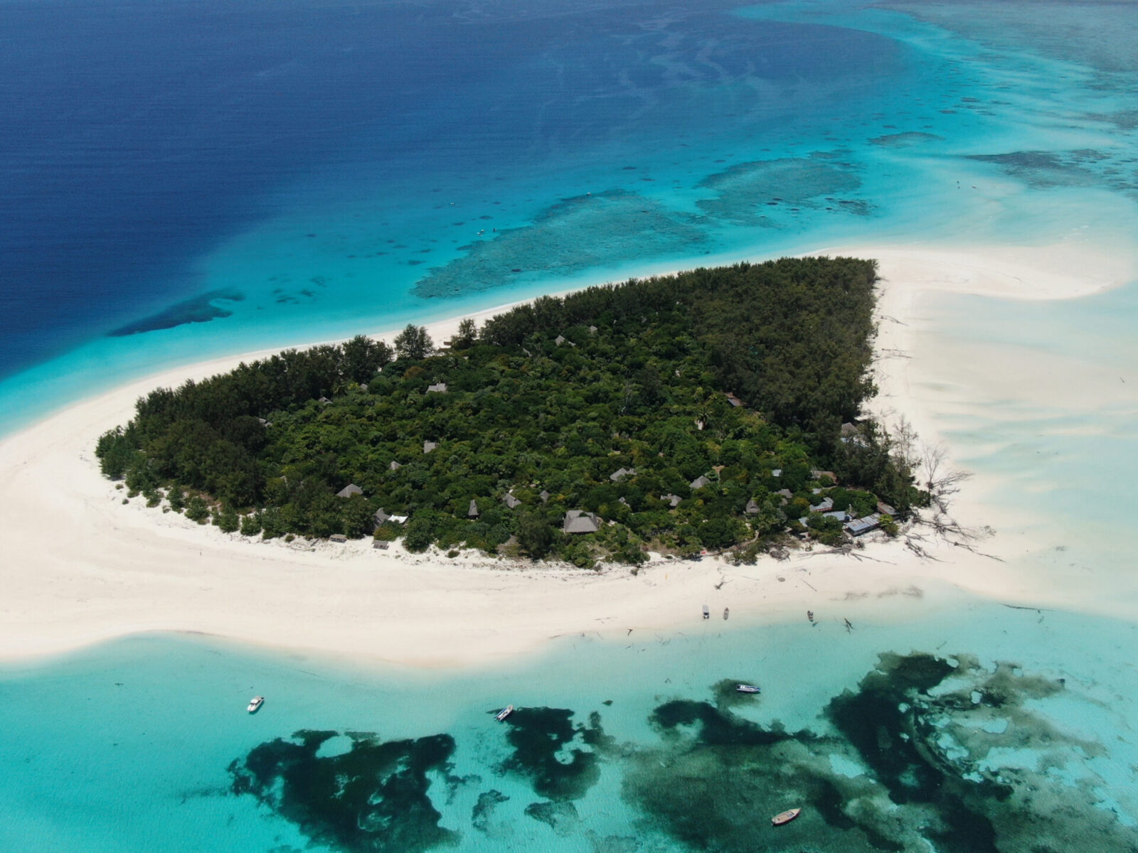 Tropical,Paradise,Mnemba,Island,,Located,3,Km,Off,The,Coast
