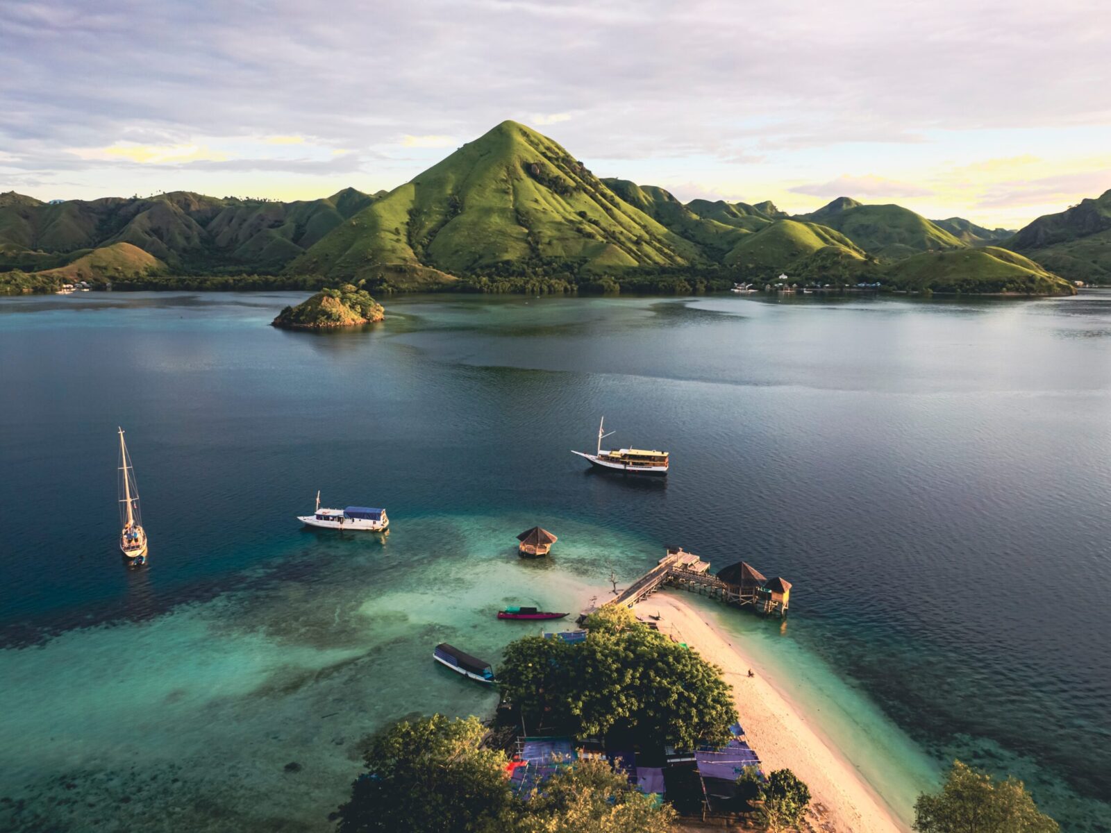 Beautiful,Aerial,View,Of,Turquoise,Water,With,Wooden,Pier,,Indonesioan