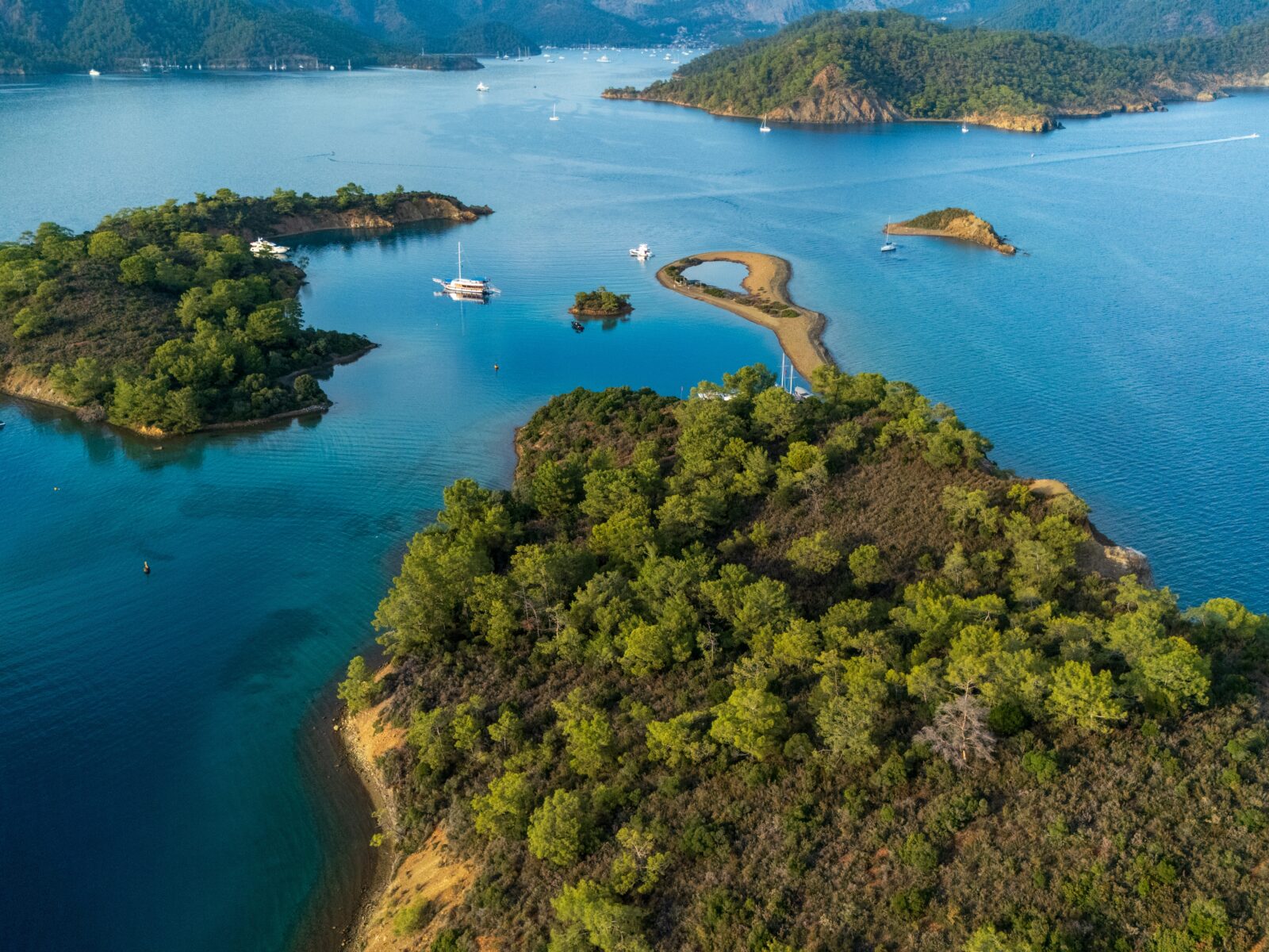 A,View,Of,The,Yass?ca,Islands,,A,Natural,Wonder,Located