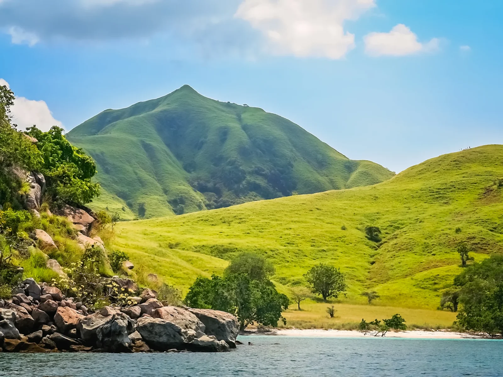 Indonesia-Komodo Island-coastal view