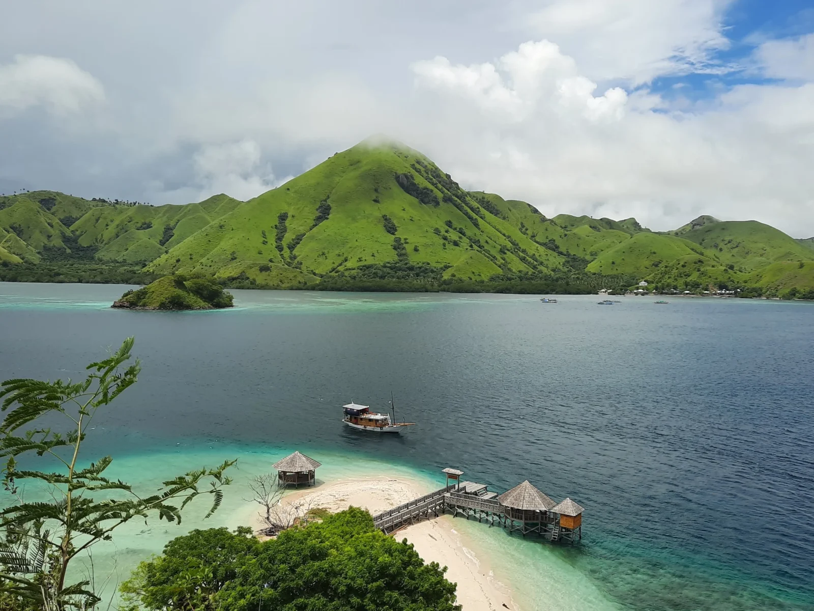 Indonesia-Labuan Bajo-aerial view