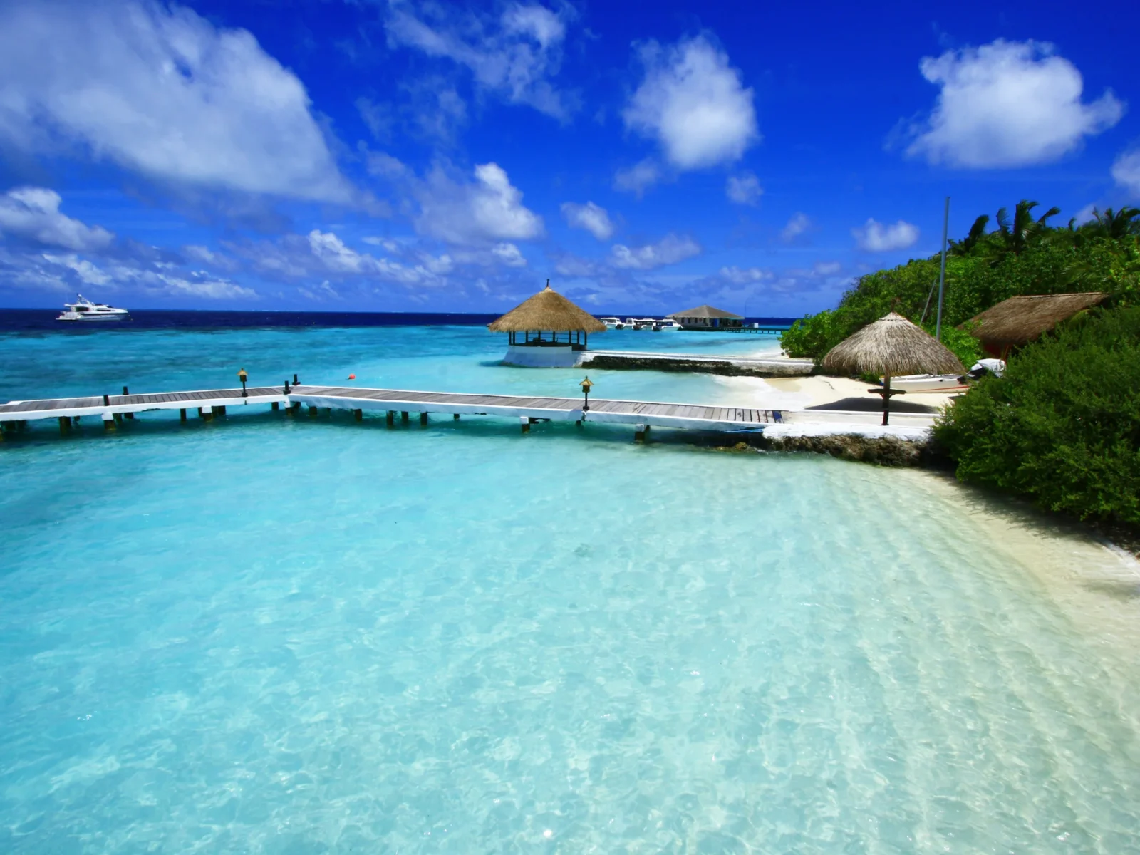 Maldives-Malé-clear waters