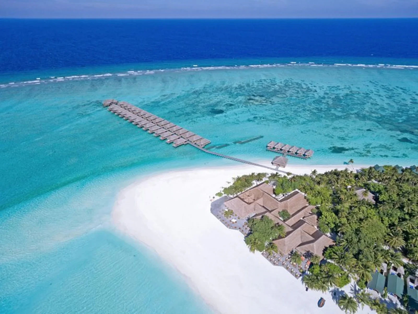 Maldives-Meeru-blue waters and powery sand